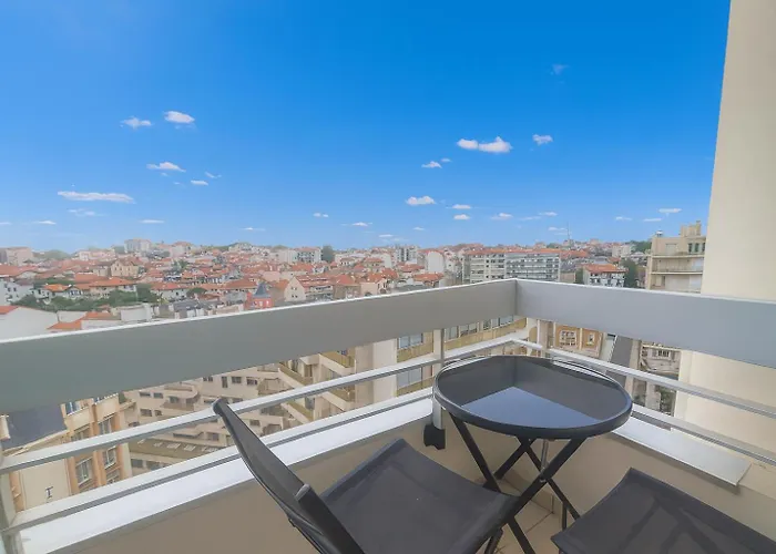 Beau Rénové, Balcon, Accès Plage, Piscine