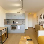 Beau Rénové, Balcon, Accès Plage, Piscine