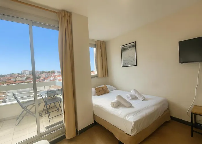 Beau Renove, Balcon, Acces Plage, Piscine Apartment